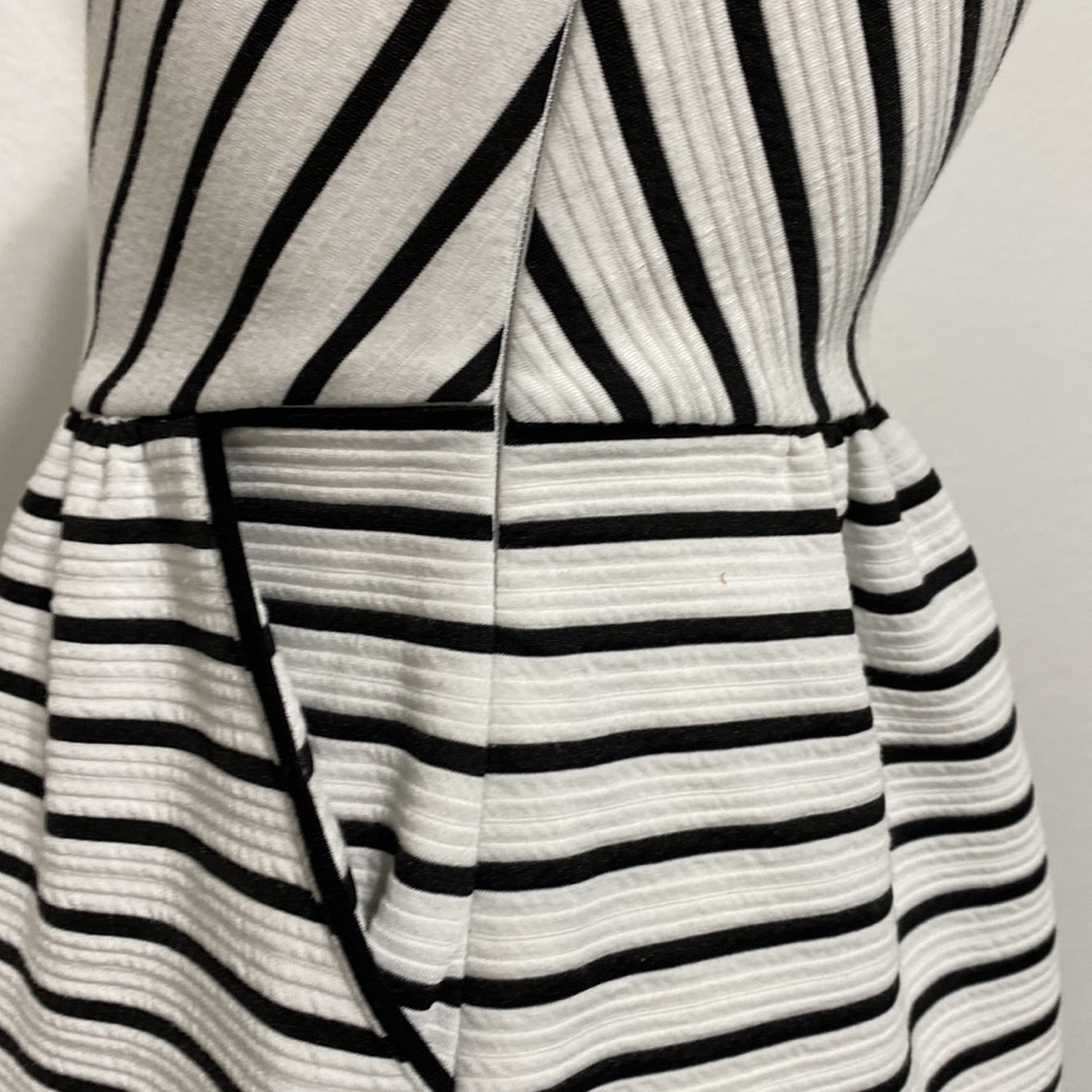 Maeve Anthropologie Black & White Mitred Striped Fit & Flare Dress Size 0 - Picture 5 of 5